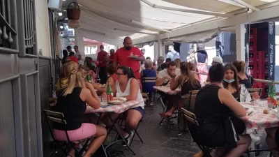 ナポリスペイン街で一番有名なトラットリアネンネッラ！！→移転してパワーアップ